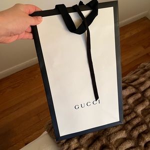 🎉BRAND NEW medium Gucci shopping bag